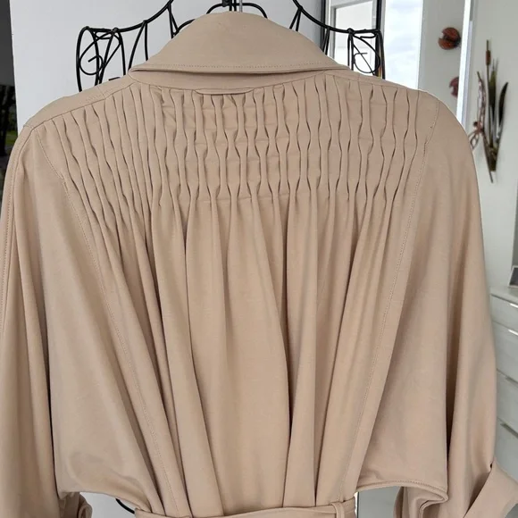 Chic Beige Jacket with Tie Belt - Picture 6 of 13